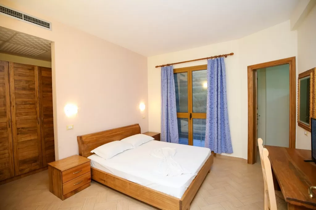 Jerolda - 13 - STD DBL MV 5.jpg